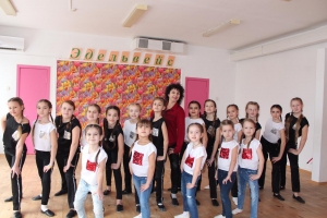 23 февраля наш " Эдельвейс" поздравил мужчин с " Днём защитника Отечества" танцем "Шаг навстречу"
