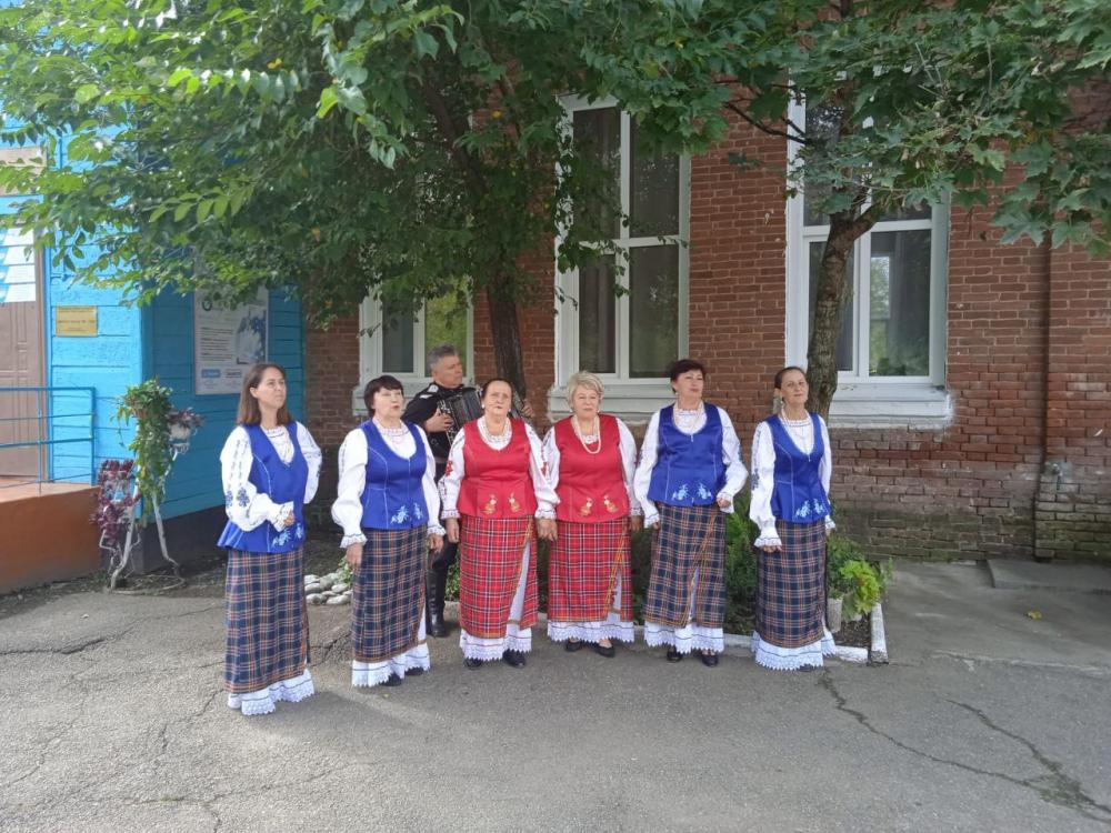 "С днем учителя"